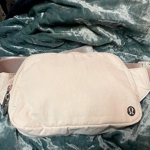 Lululemon Athletica Everywhere Belt Bag (White Opal)